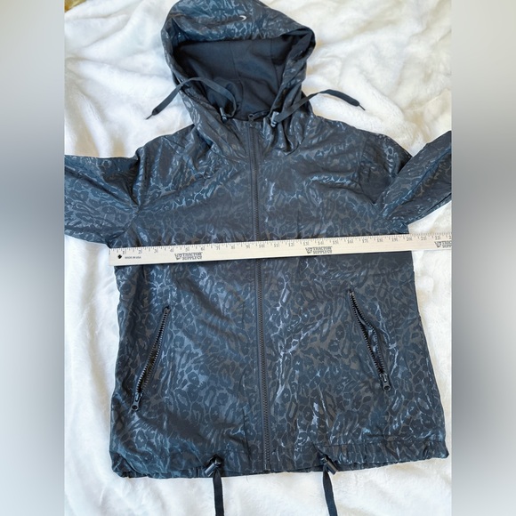 Zyia Active Size Small Leopard Windbreaker Bomber Jacket Hooded Lightweight - Picture 9 of 15